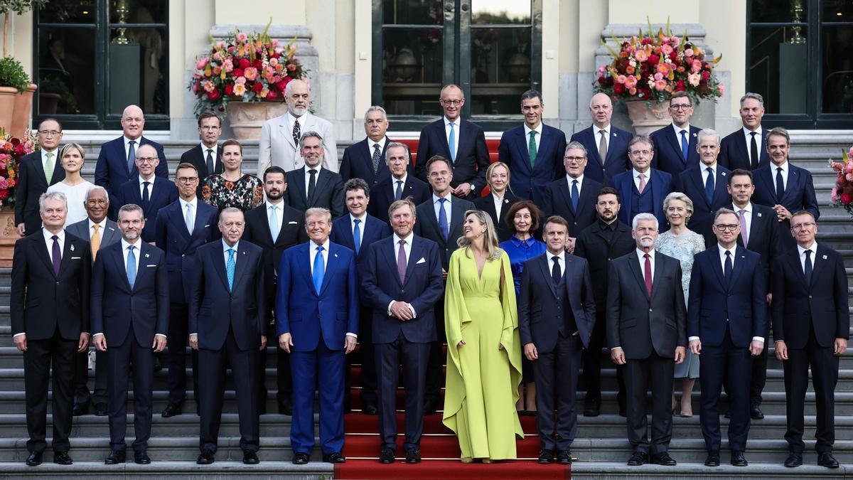 Foto de familia de la Cumbre de la OTAN en La Haya.