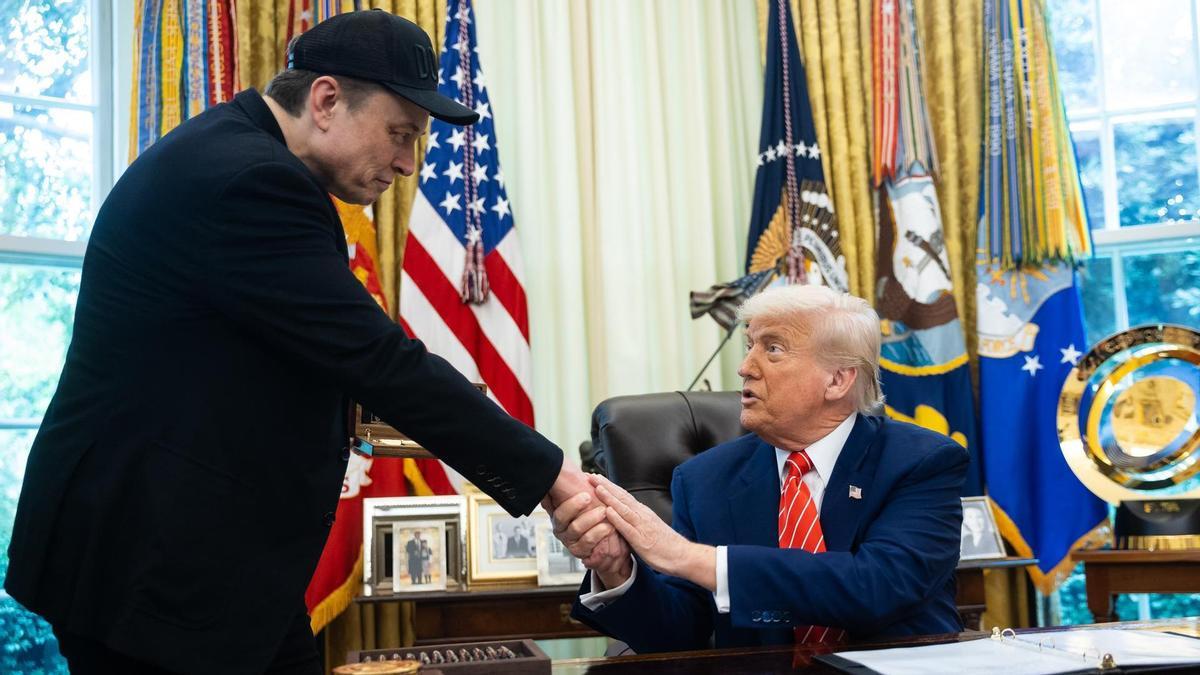 Elon Musk y Donald Trump durante la rueda de prensa conjunta para oficializar la salida del primero de la Administración.