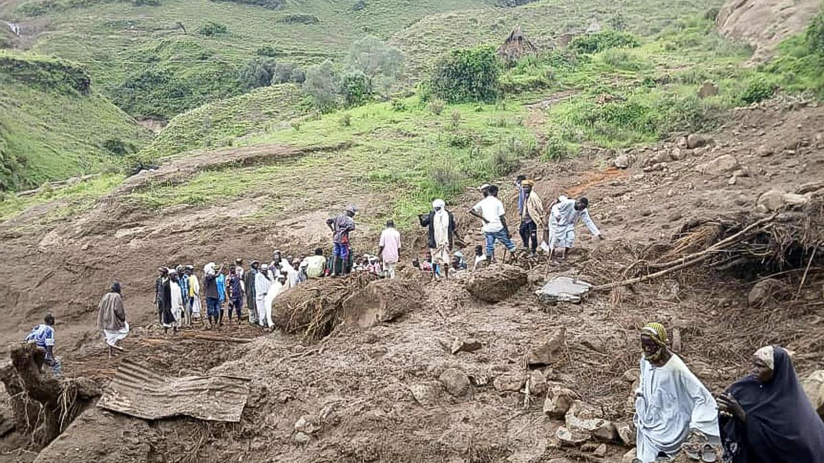 Un deslizamiento de tierra en Sudán arrasa con una aldea y deja al menos mil muertos
