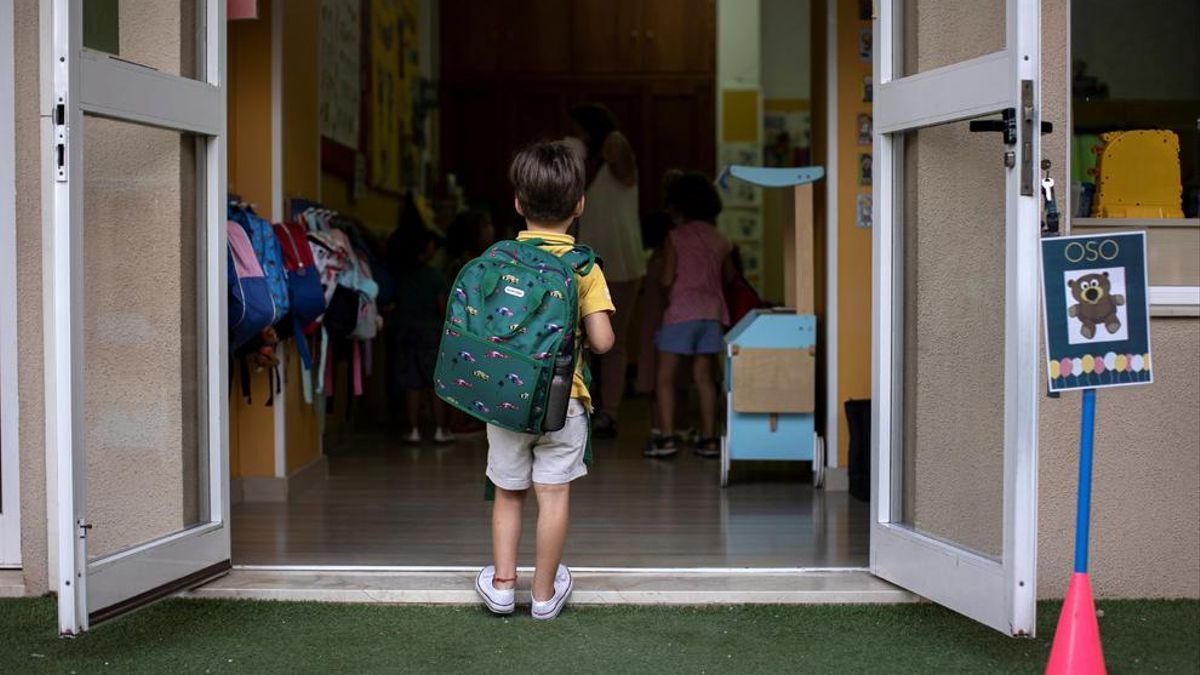 La 'vuelta al cole' tras la Navidad arranca con normalidad en toda España pero con miles de profesores de baja