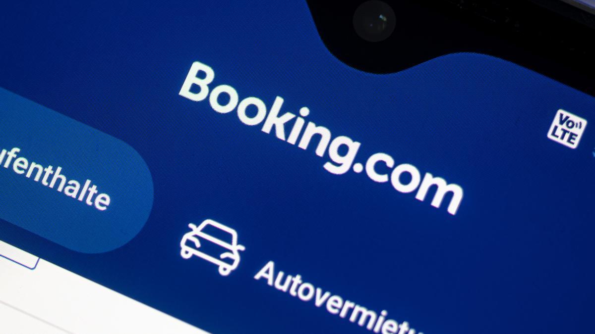 Booking elimina 4.000 anuncios ilegales de pisos turísticos a requerimiento de Consumo
