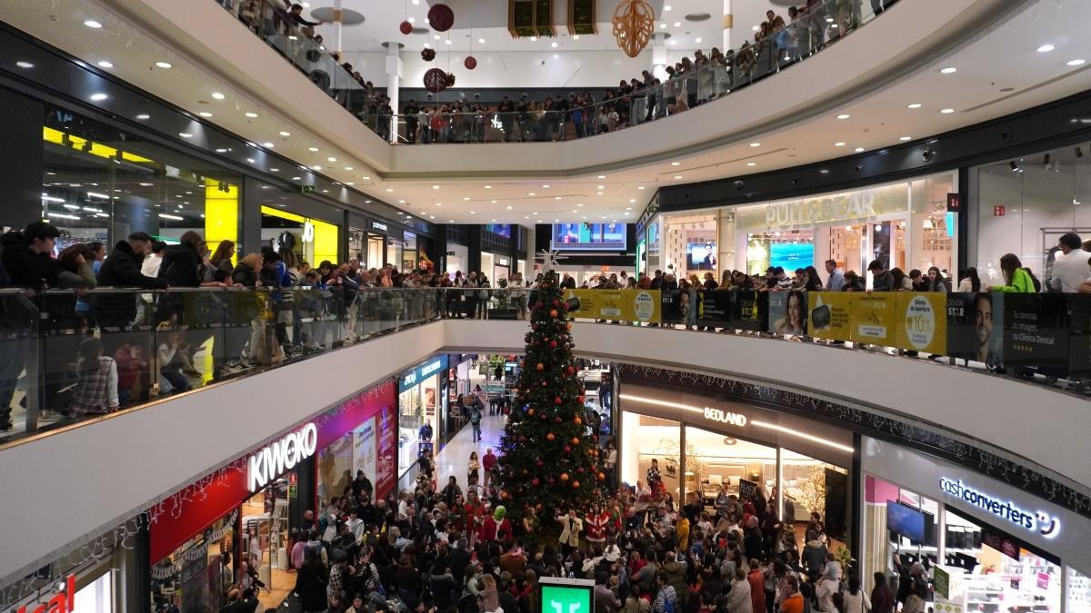 Centro comercial As Cancelas, en Santiago, durante la Navidad.
