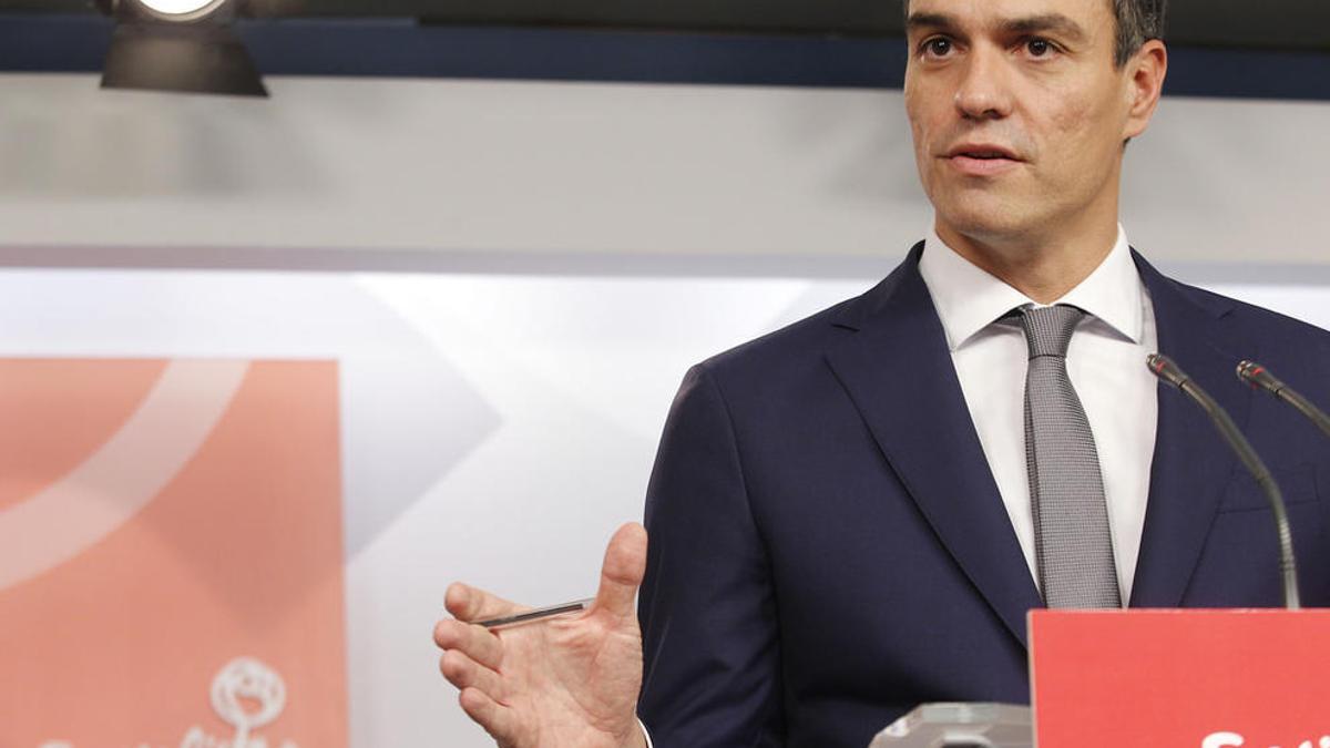 El líder del PSOE, Pedro Sánchez, durante la rueda de prensa de este 13 de octubre de 2014 en Ferraz.