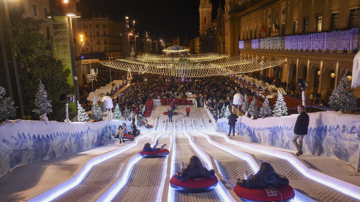 Tradicional encendido de las luces navideñas en Zaragoza.