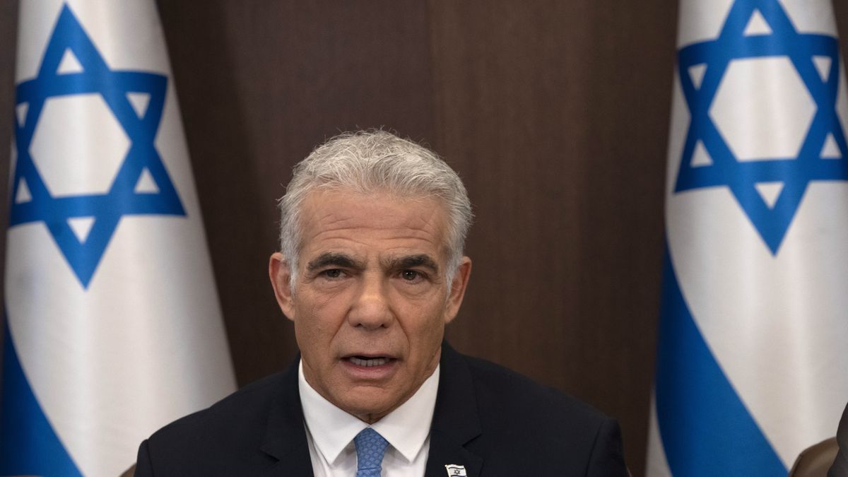 El primer ministro israelí, Yair Lapid, en la reunión semanal del gabinete en Jerusalén, el 14 de agosto de 2022.