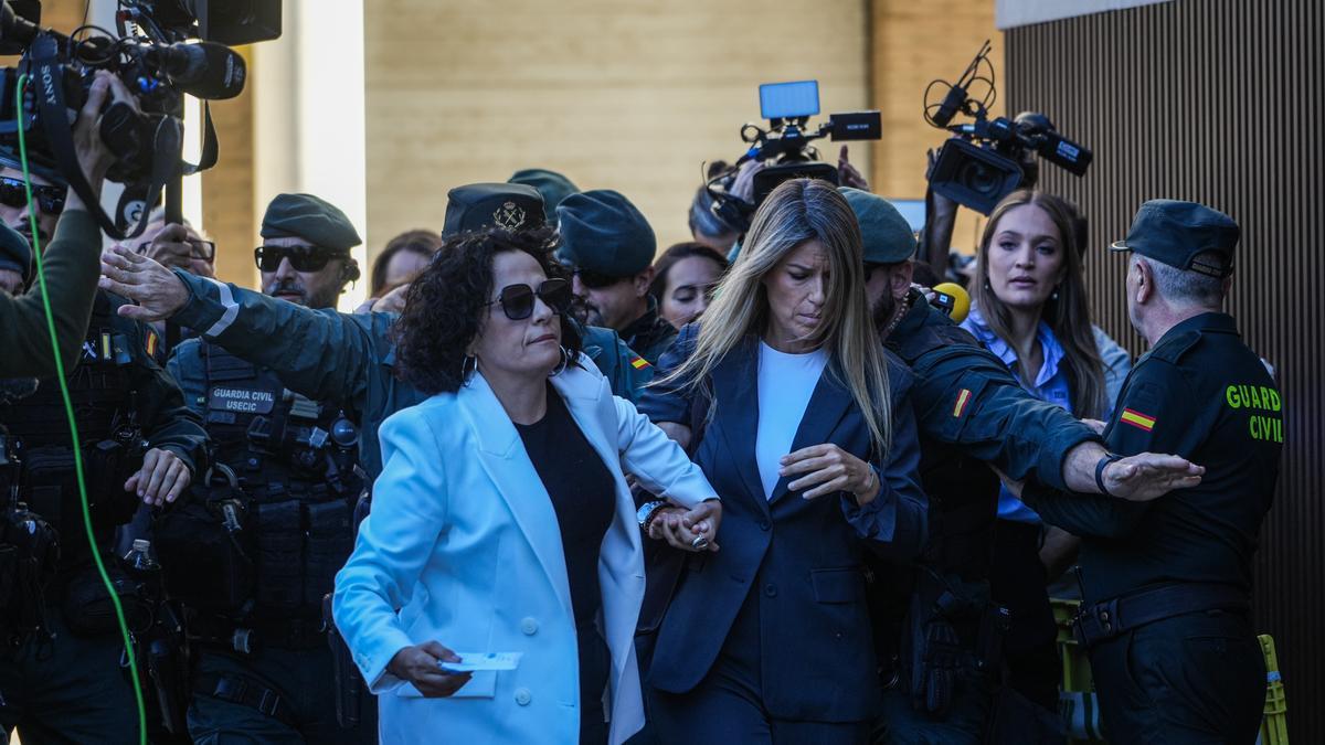 La periodista Maribel Vilaplana a su llegada a los Juzgados de Catarroja.