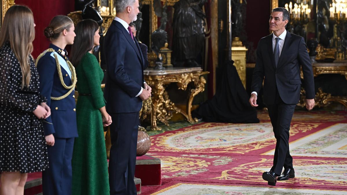 Sánchez se ausenta de los corrillos tras intentar su equipo que se acelerara el acceso de los periodistas