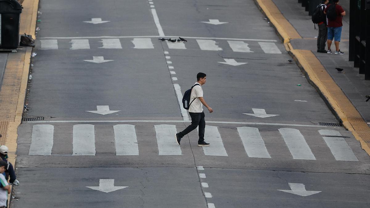 Vista de la zona de la estación ferroviaria de Plaza Constitución en la Ciudad de Buenos Aires.
