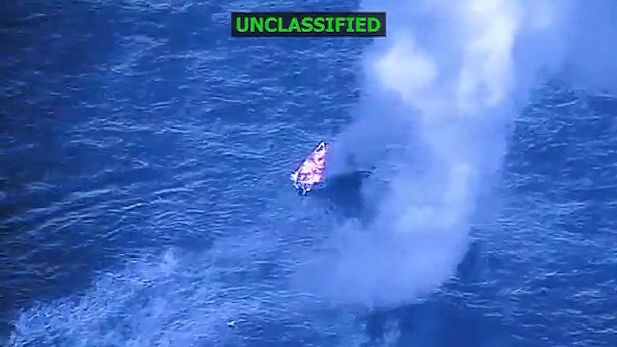 Imagen del hundimiento de una narcolancha por EEUU cerca de Venzuela.