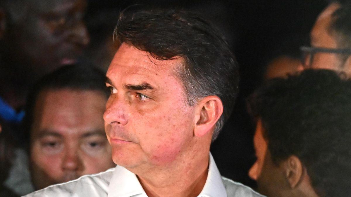 Flavio Bolsonaro huye de Brasil tras su derrota en las elecciones