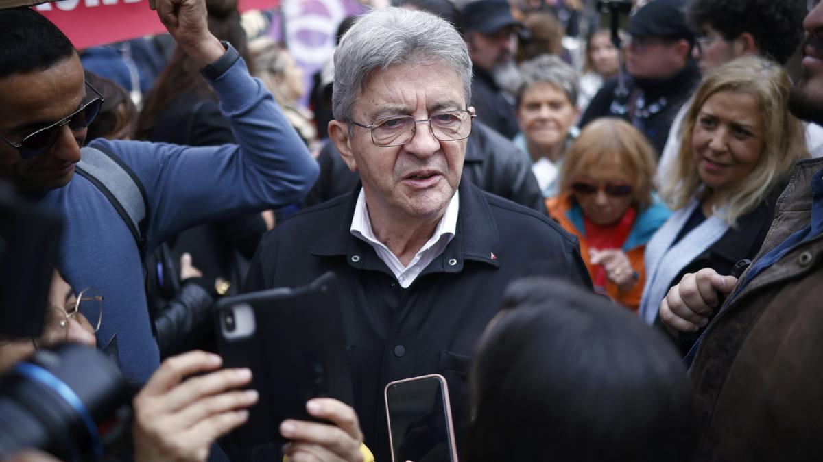 El líder del partido La Francia Insumisa (LFI), Jean-Luc Mélenchon, participa en una manifestación.