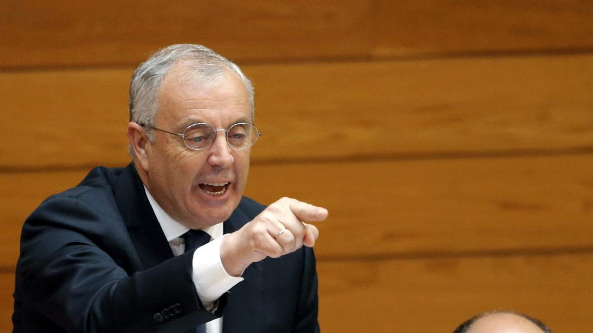 El portavoz del grupo socialista, Manuel Vázquez, junto al diputado Abel Losada