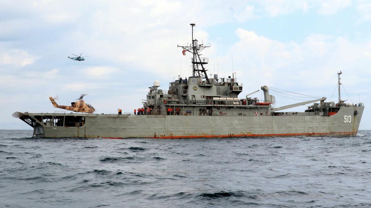 Archivo - Ejercicios militares de la Armada de Irán en el Estrecho de Ormuz