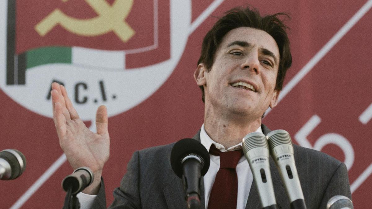 "Berlinguer. La gran ambición", de Andrea Segre, protagonizada por Elio Germano como Enrico Berlinguer.