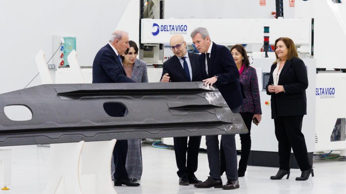 El presidente dela Xunta, Alfonso Rueda, visitando Delta Vigo