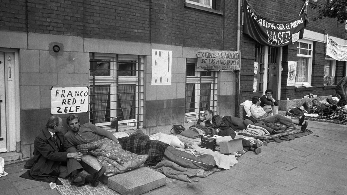 2 de septiembre de 1975. Huelga de hambre ante el consulado español en Amsterdam en protesta por las sentencias de muerte dictadas por Franco.