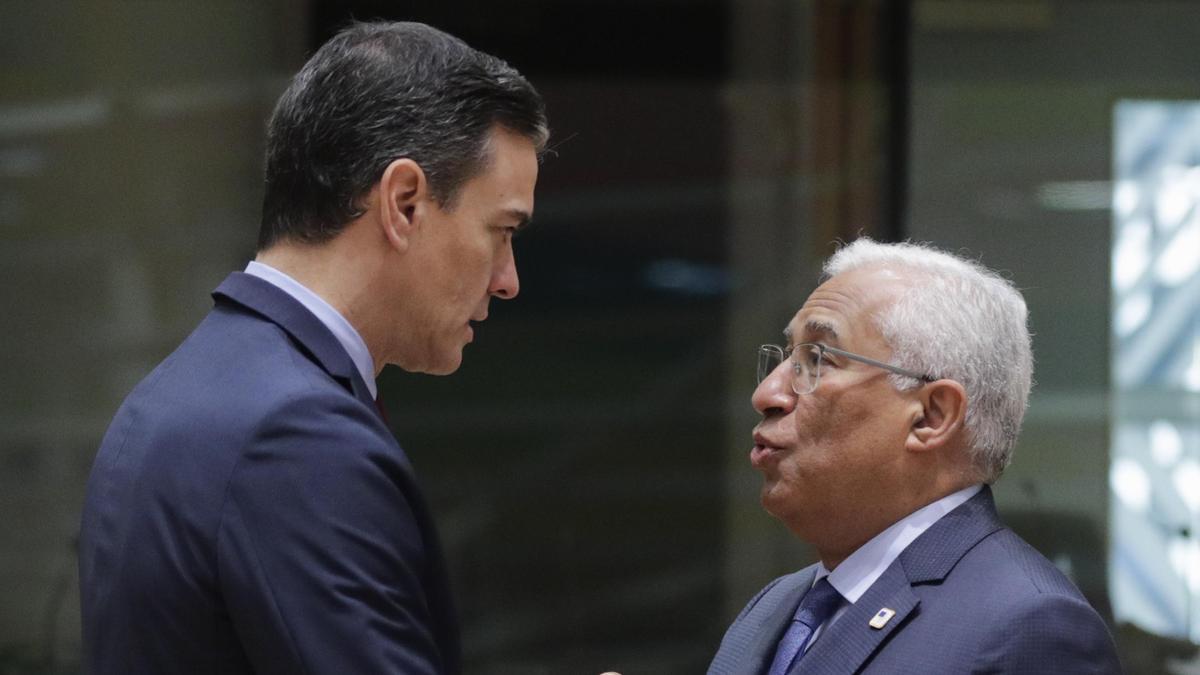 El presidente del Gobierno español, Pedro Sánchez, y el presidente del Gobierno portugués, Antonio Costa