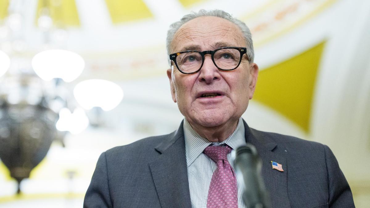 El líder de la minoría del Senado estadounidense, Chuck Schumer, durante una rueda de prensa.