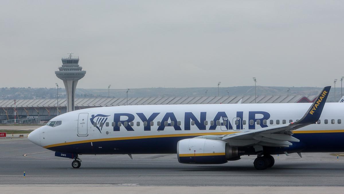 Ryanair abandona este invierno Vigo y Tenerife Norte y cierra la base en Santiago