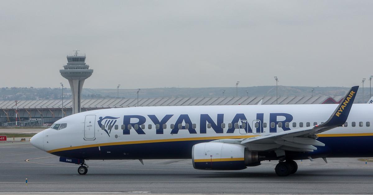 Ryanair cierra su base en Santiago y suspende sus vuelos a Vigo, Tenerife Norte, Valladolid y Jerez