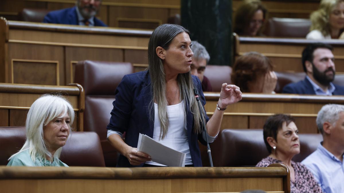 La portavoz de Junts per Catalunya, Míriam Nogueras, interviene durante la sesión de control al Gobierno.