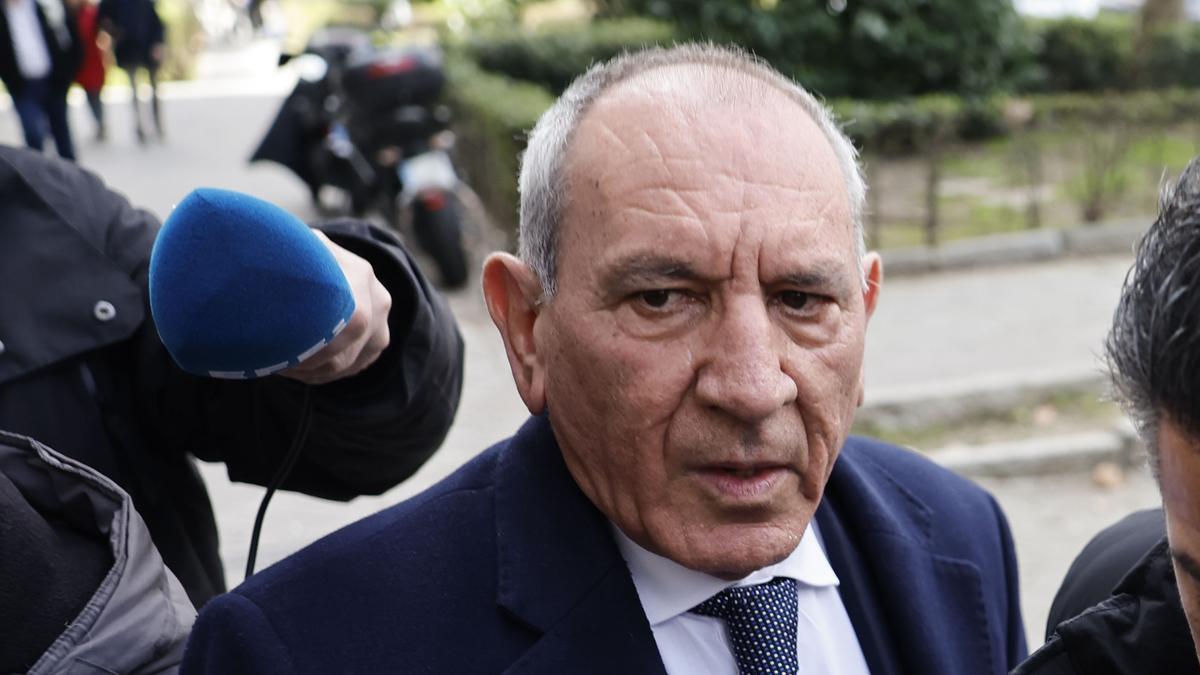 El ex número dos de la Policía Nacional, José Ángel González, a su llegada este miércoles a su domicilio.