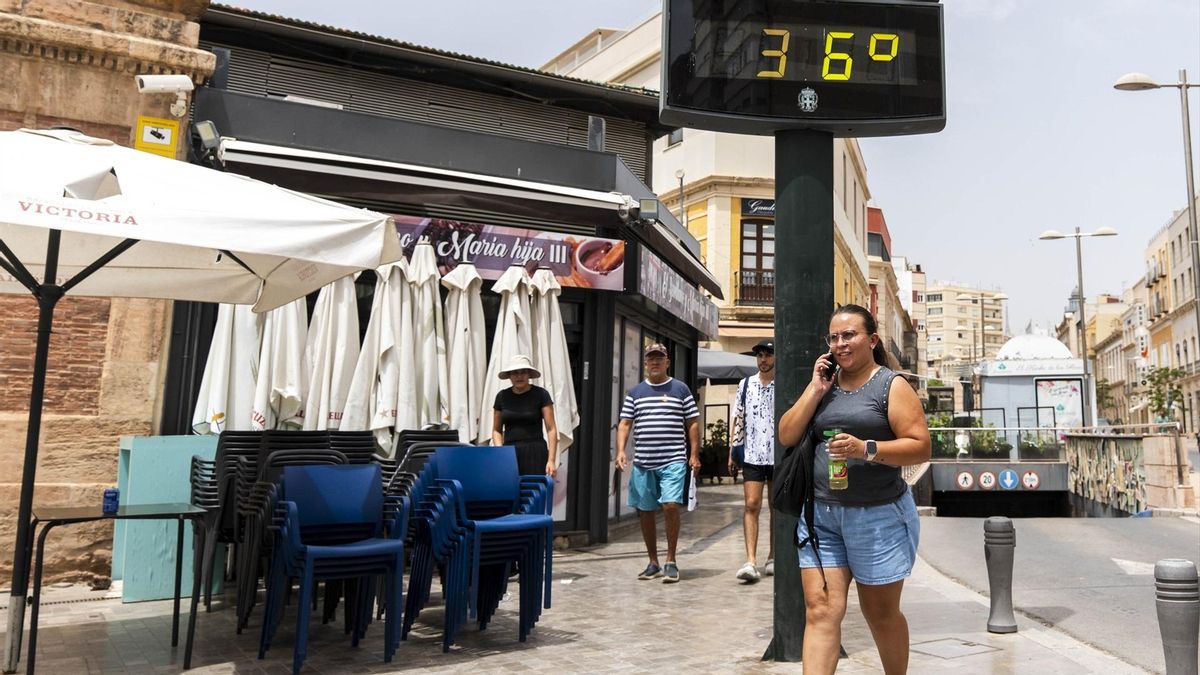 Jornada de intenso calor con máximas de 44 grados en Almería, el pasado 24 de julio.