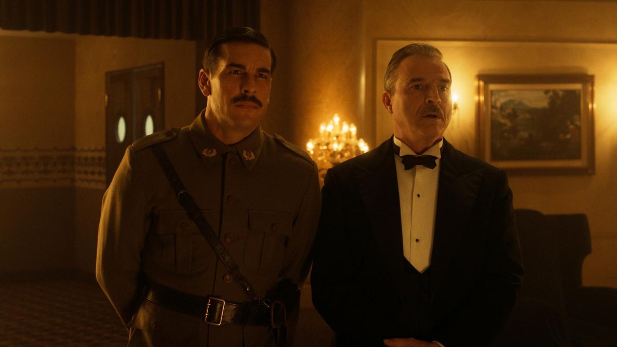 Alberto San Juan y Mario Casas montan una cena para Franco: 