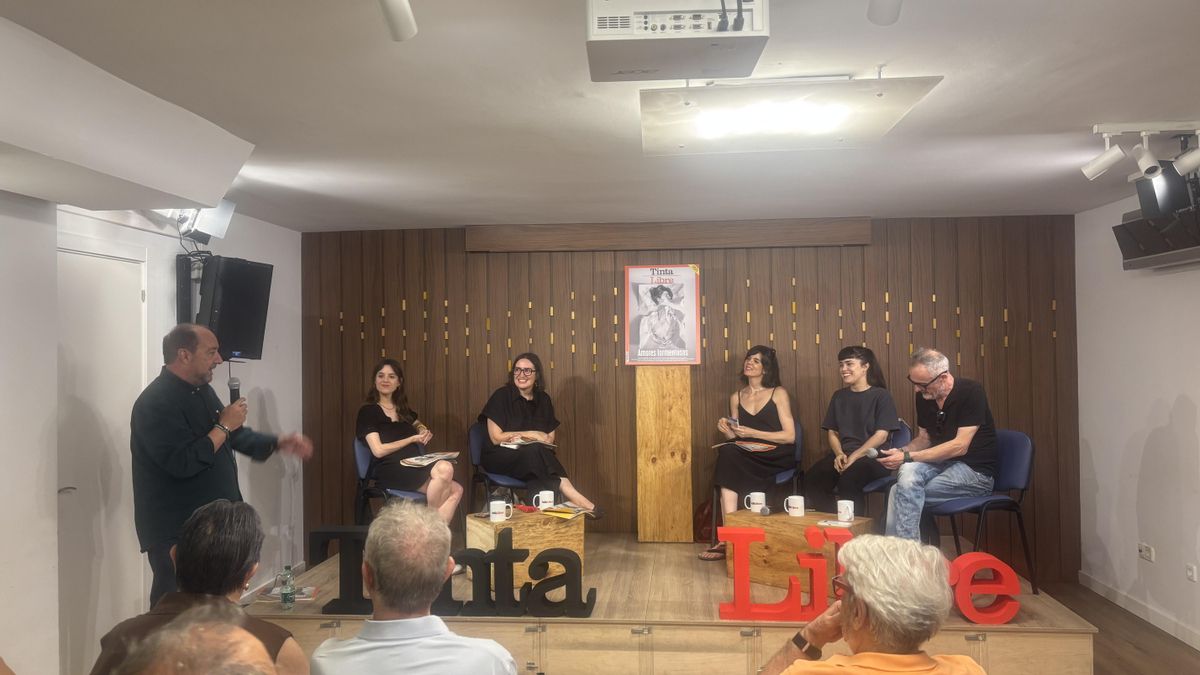 Evento de presentación del número especial de verano de TintaLibre.