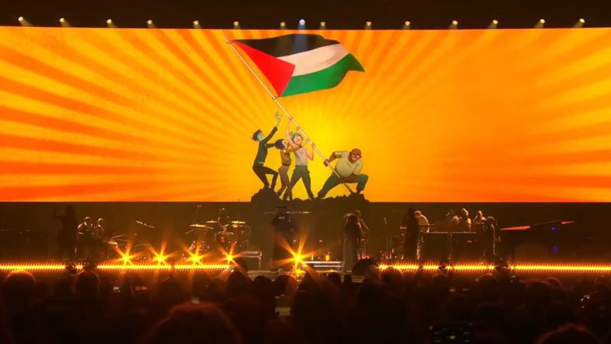 Actuación de Gorillaz con la bandera Palestina