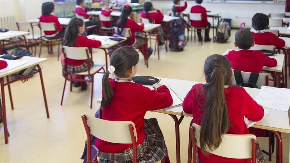 Los alumnos de Cantabria tendrán una semana de vacaciones cada dos meses