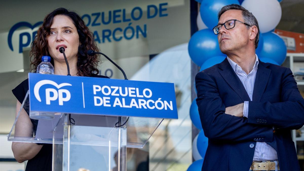 Serrano, mano derecha de Ayuso, vuelve a cobrar el bono térmico y eléctrico para familias vulnerables