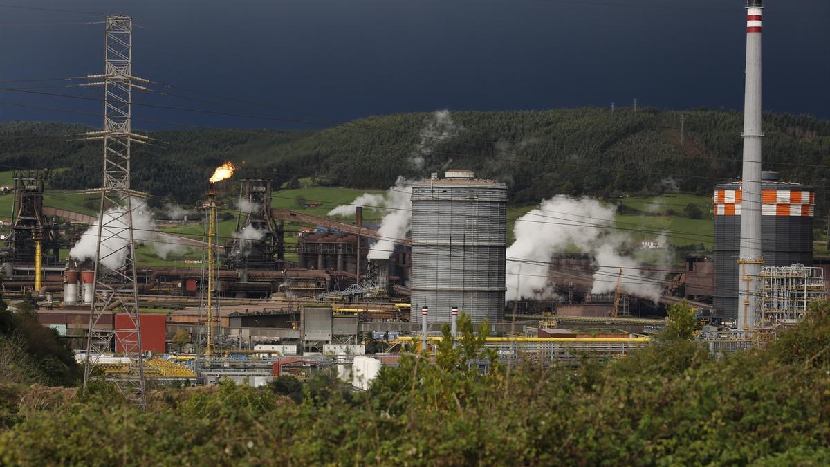 Vista de la fábrica de acero de ArcelorMittal en Gijón, Asturias (España), a 4 de diciembre de 2020.