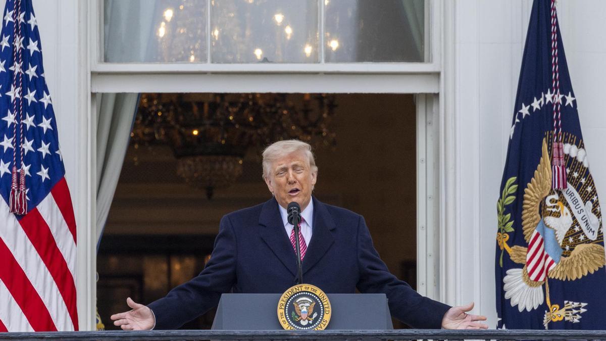 Donald Trump se dirige a la Nación desde el balcón de la Casa Blanca