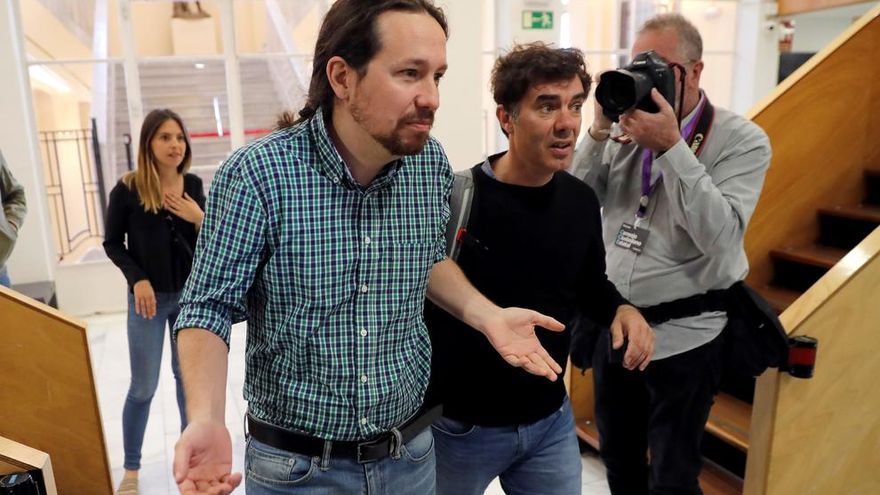 Pablo Iglesias, a punto de entrar en la reunión del Consejo Ciudadano de este sábado.