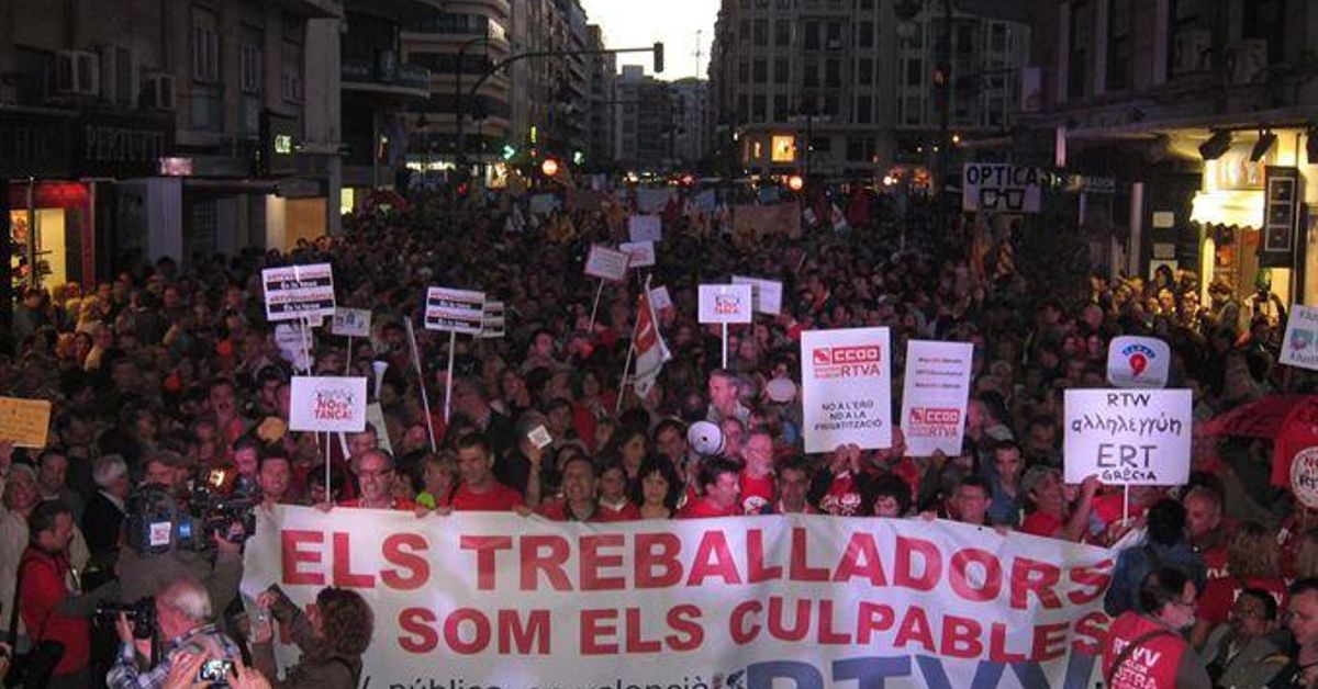 Multitudinaria manifestación contra el cierre de la televisión valenciana
