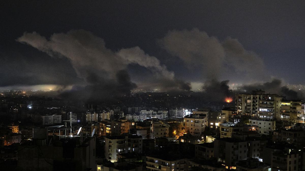 Israel bombardea "a gran escala" el Dahye en Beirut tras el último ataque de Hizbulá.