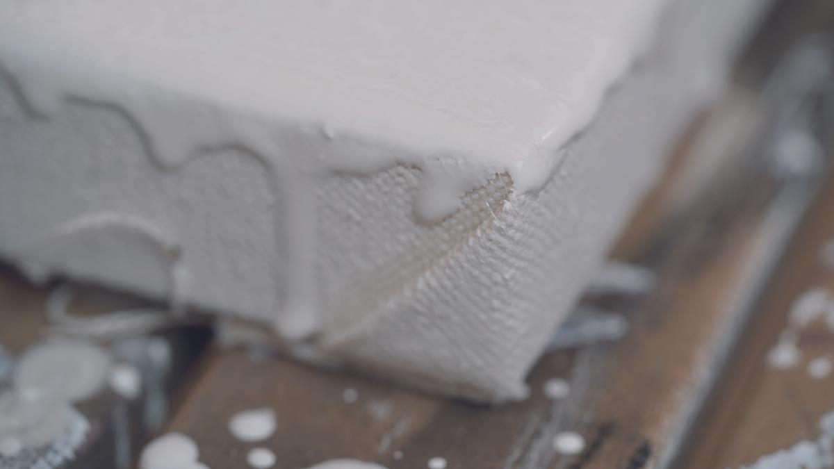 En la imagen, detalle de uno de las telas en preparación en la casa-taller de Paula Bonet.