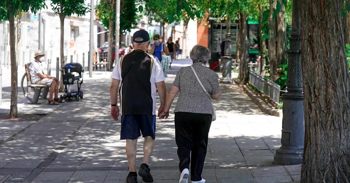 No son los pensionistas, es la precariedad: ¿qué alimenta la brecha generacional de la riqueza en España?