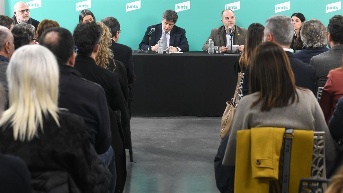 El presidente de Junts per Catalunya, Carles Puigdemont, ofrece declaraciones a los medios, a 24 de enero de 2026, en Perpiñán (Francia).