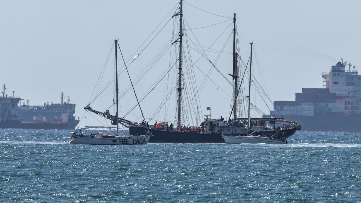 Un buque de la Flotilla Global Sumud llega al puerto de Ashdod, Israel.