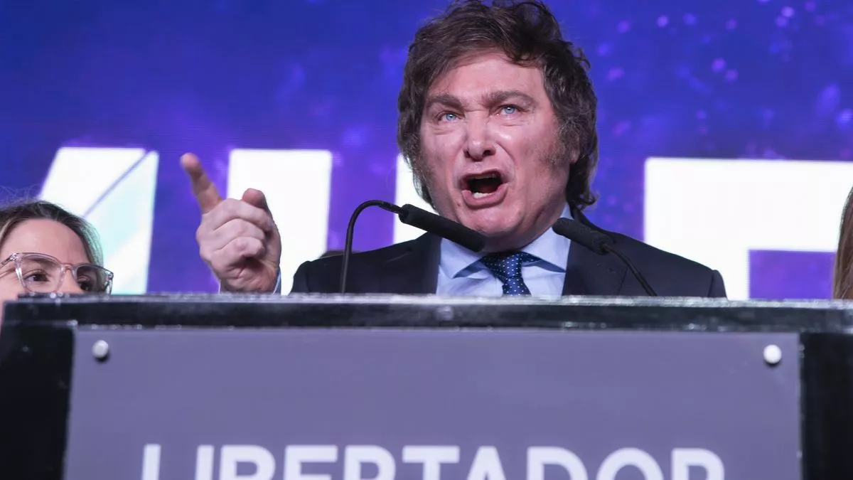 El economista ultraliberal Javier Milei habla durante un mitin tras conocer los resultados de las primarias.