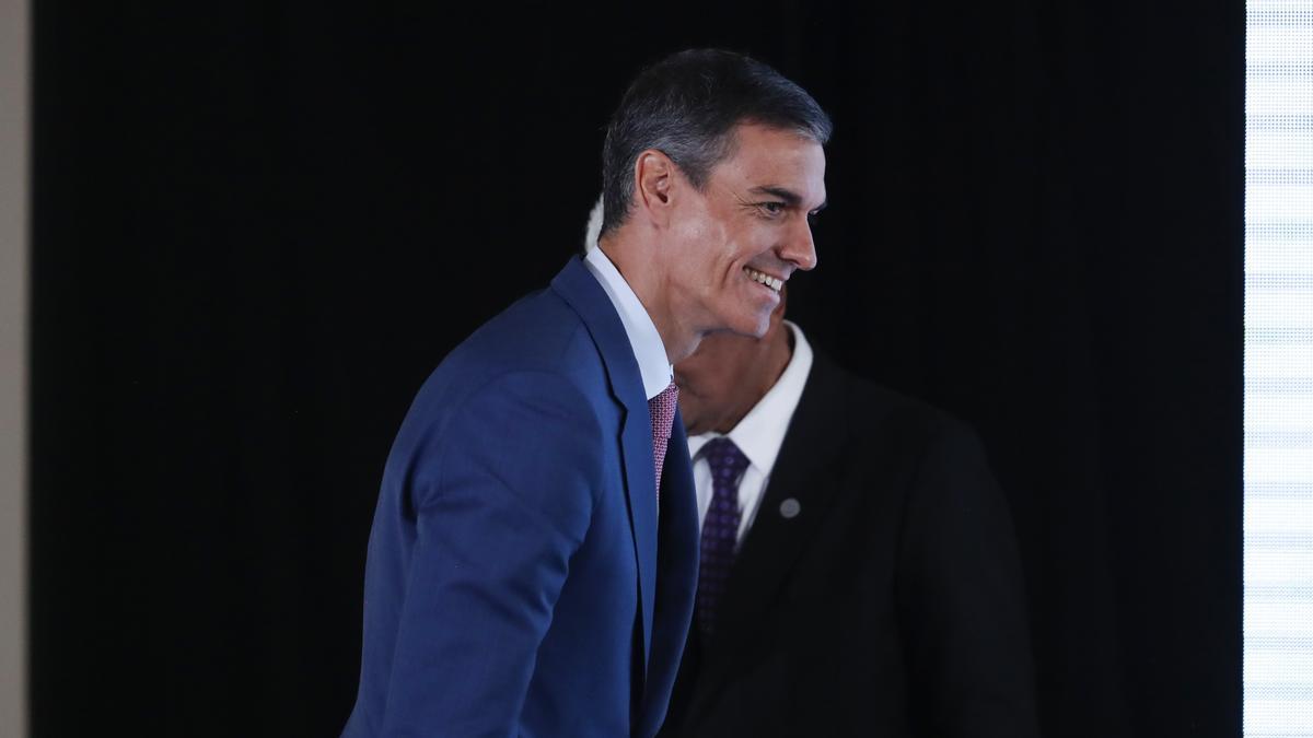 Sánchez garantiza un análisis exhaustivo para revertir los privilegios de Montoro a las grandes empresas