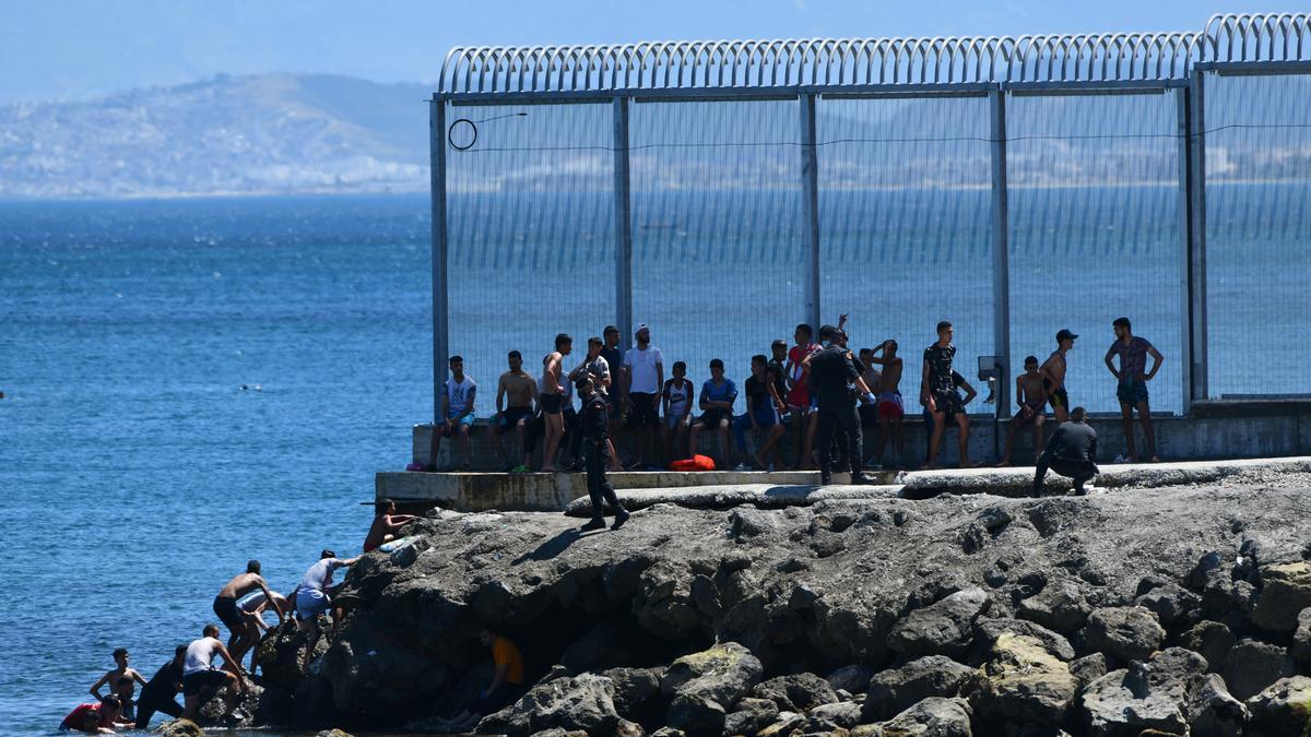 Condenadas la exdelegada del Gobierno y la exvicepresidenta de Ceuta por repatriar a 55 menores