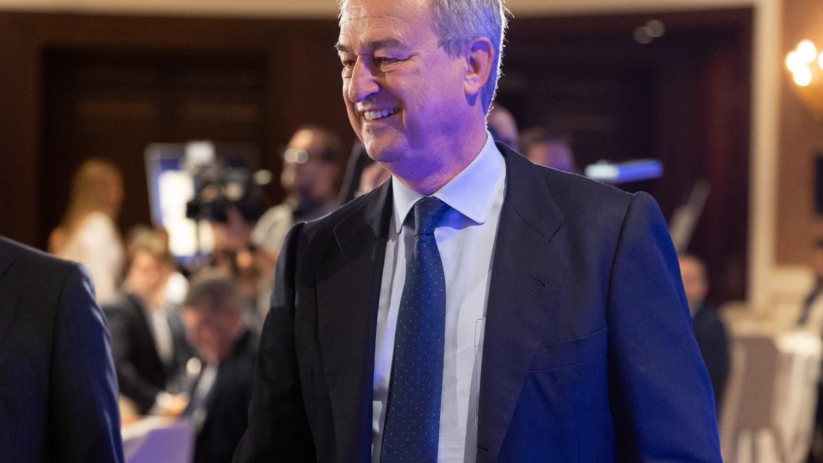 El CEO de Banco Sabadell, César González-Bueno, llega a un desayuno de Nueva Economía Fórum.