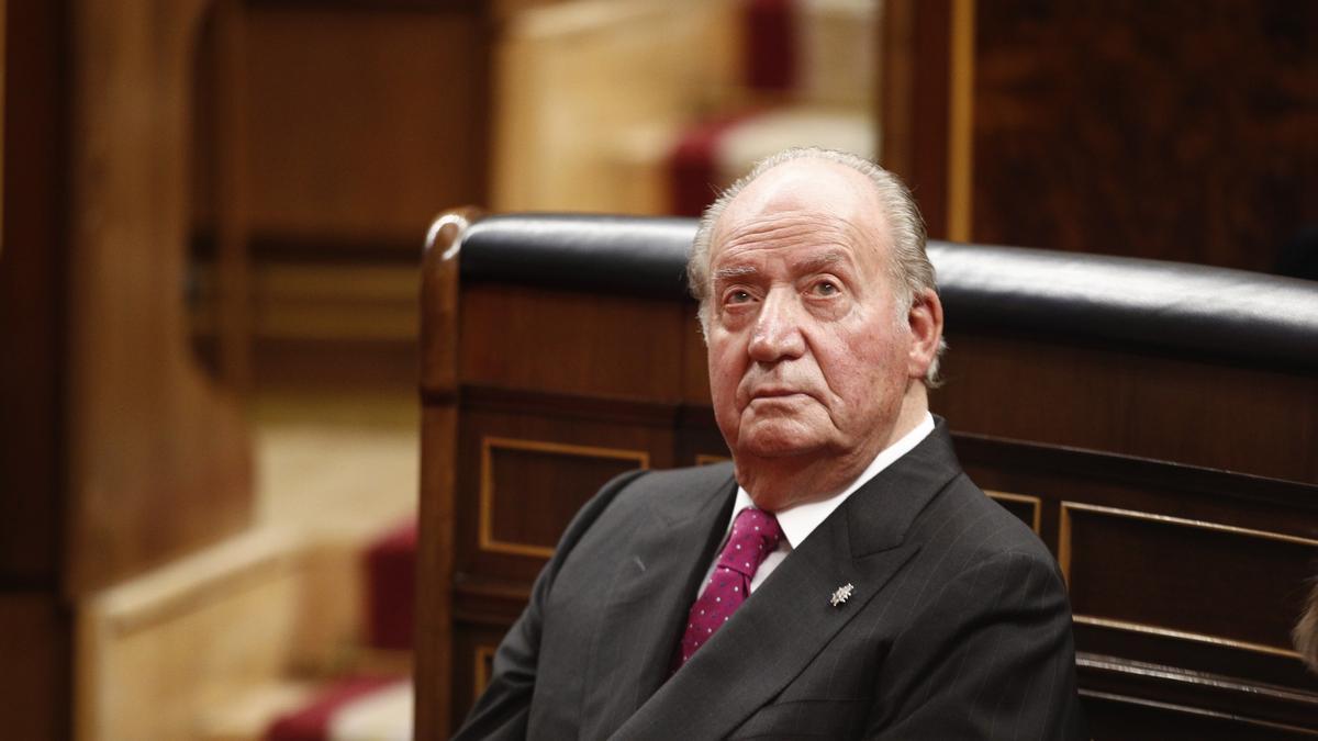 Archivo - Foto de archivo del rey emérito don Juan Carlos I en el acto conmemorativo del 40º aniversario de la Constitución de 1978, en el Congreso a 6 de diciembre de 2018.