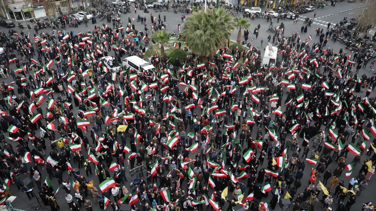Concentración iraní durante las protestas contra Estados Unidos e Israel en Teherán, Irán, el 28 de febrero de 2026.