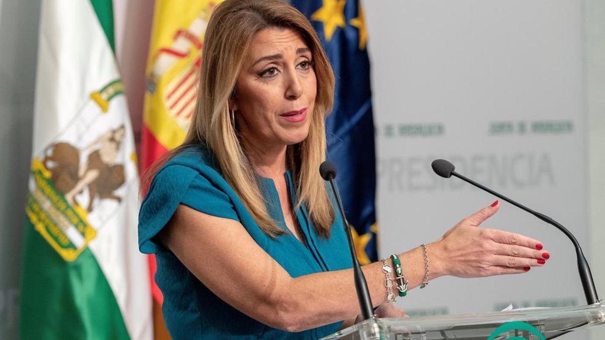 La presidenta de la Junta de Andalucía, Susana Díaz, durante una comparecencia en el Palacio de San Telmo en Sevilla, tras firmar la convocatoria de elecciones andaluzas anticipadas para el próximo 2 de diciembre.