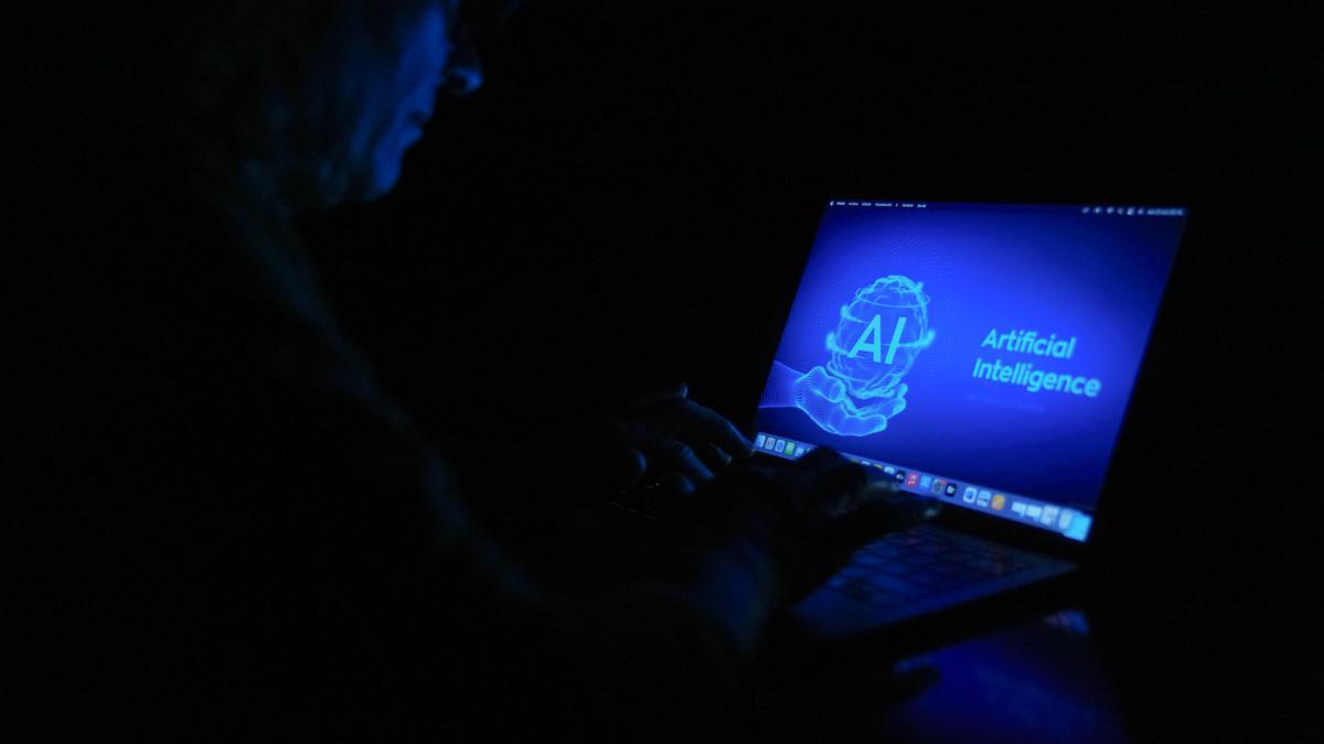 Un ordenador con las siglas AI de Artificial Intelligence.