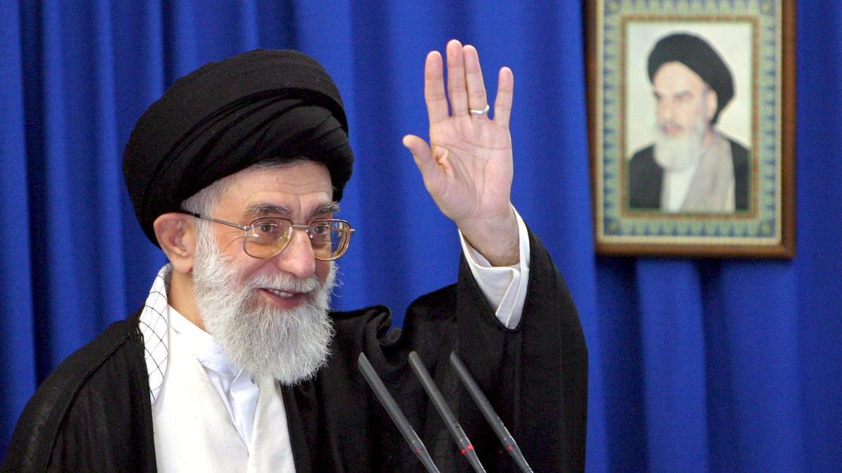 Fotografía de archivo del 19 de agosto de 2025 que muestra al líder supremo de la Revolución iraní, el ayatolá Ali Jamenei, en Teherán (Irán).